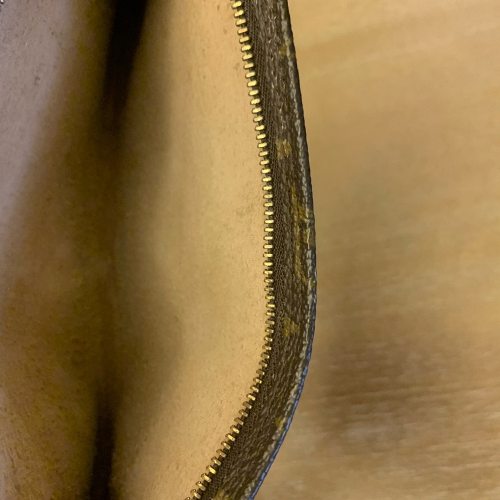 Louis Vuitton  Authentic Monogram GM Bucket Bag - Picture 7 of 14